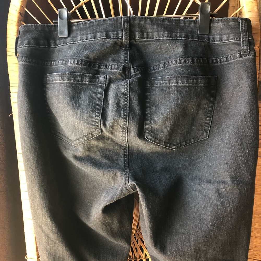 Classic Black Women's Jeans - Picture 4 of 7